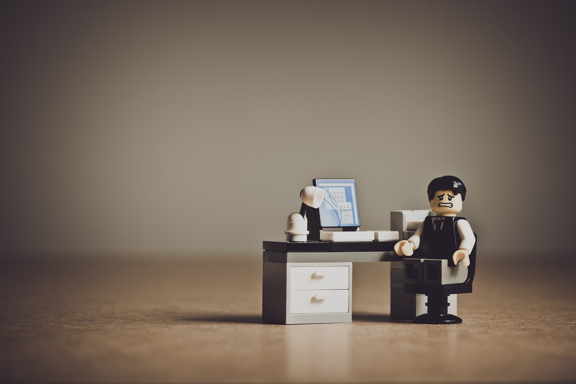 Case study mojego bloga - rozczarowany ludzik lego